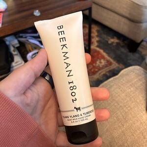Beekman 1802 Ylang Ylang & Tuberose Hand Cream - Cream and Black
